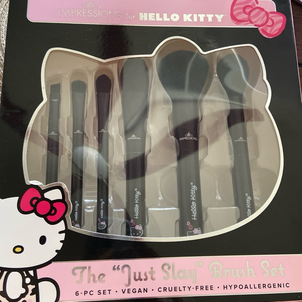 Hello Kitty Makeup Brush Set